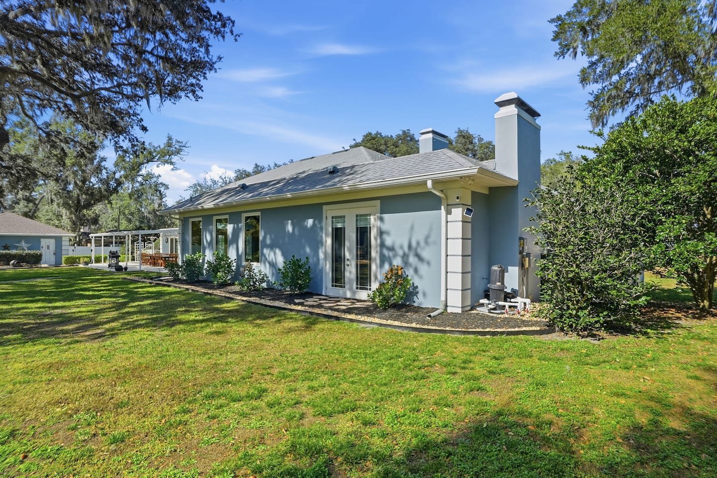 The side lawn — Lakeview Estate