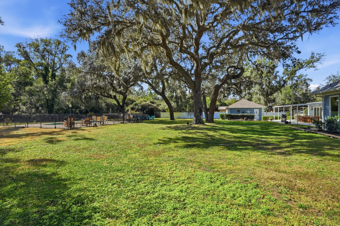 The grounds & the house — Lakeview Estate
