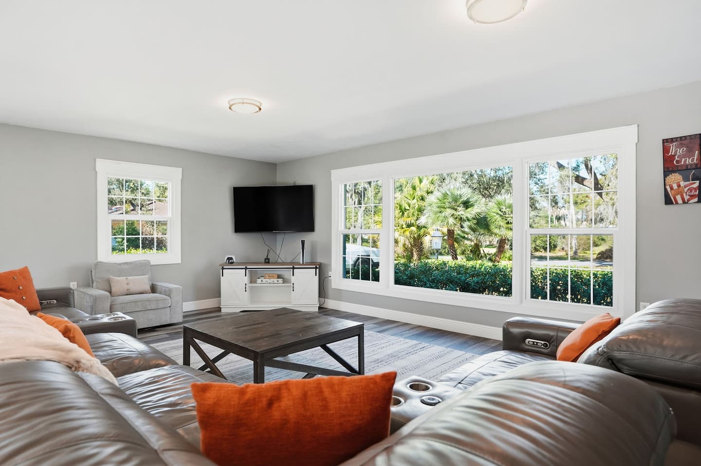 The family room — Lakeview Estate