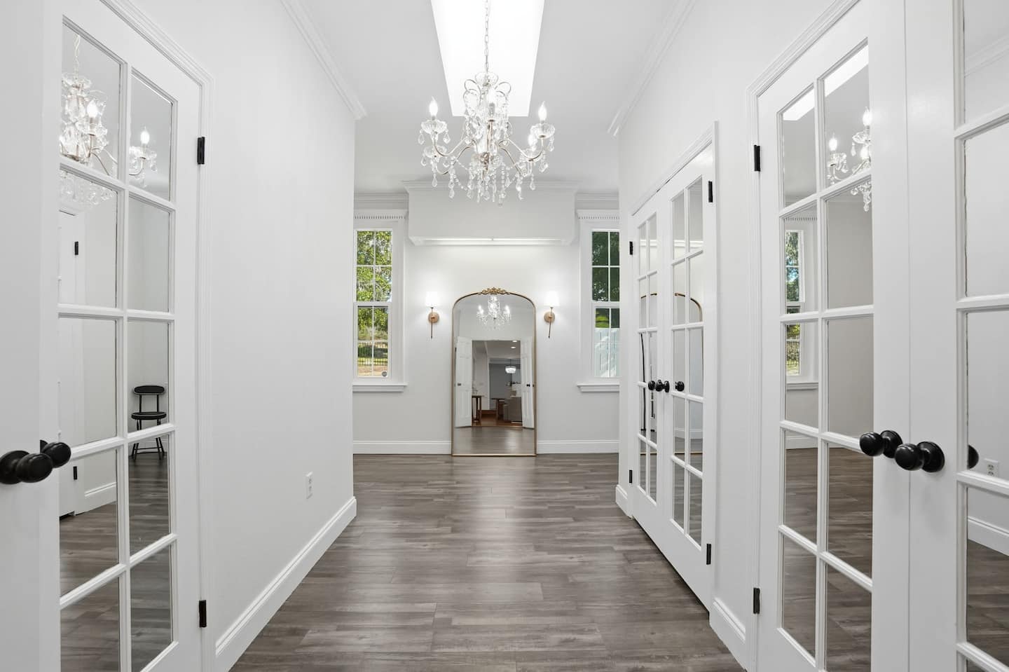 The hallway — Lakeview Estate