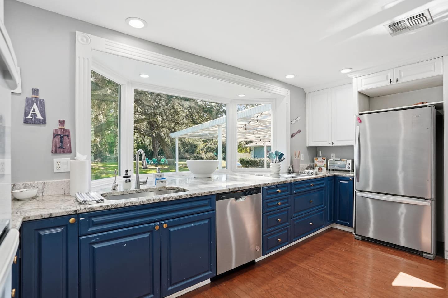 The kitchen — Lakeview Estate