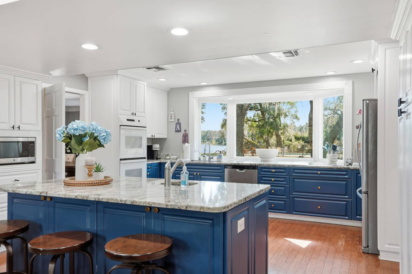 The kitchen — Lakeview Estate