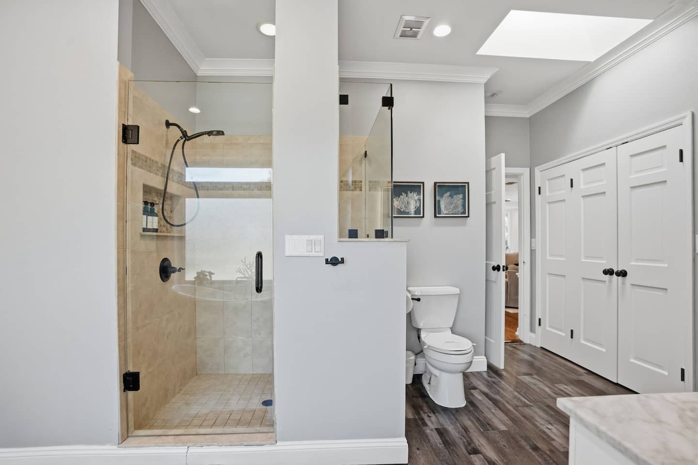 The primary bath shower — Lakeview Estate