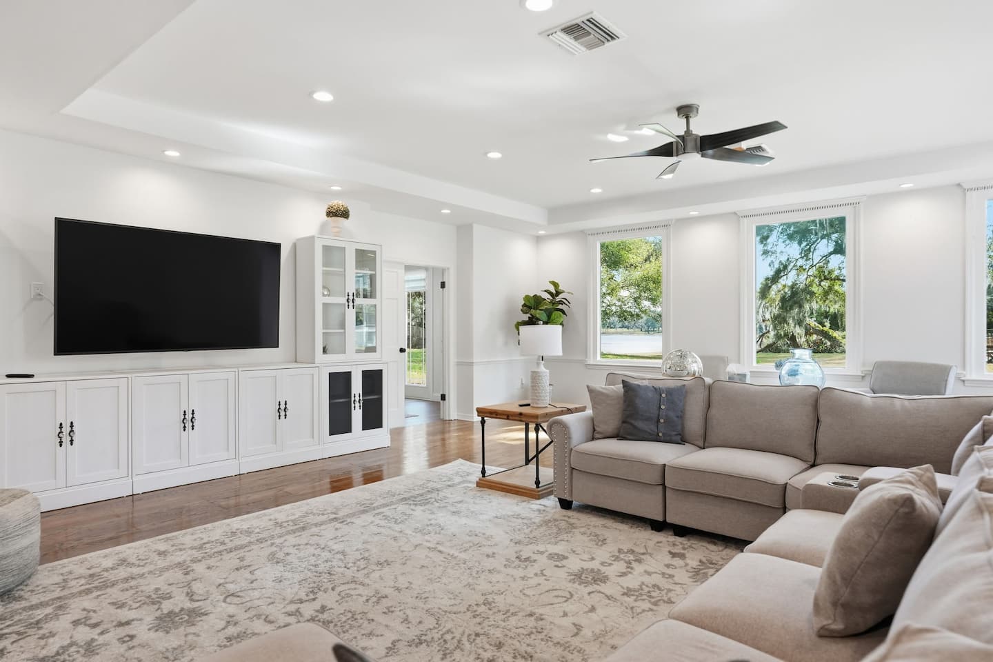 The great room — Lakeview Estate