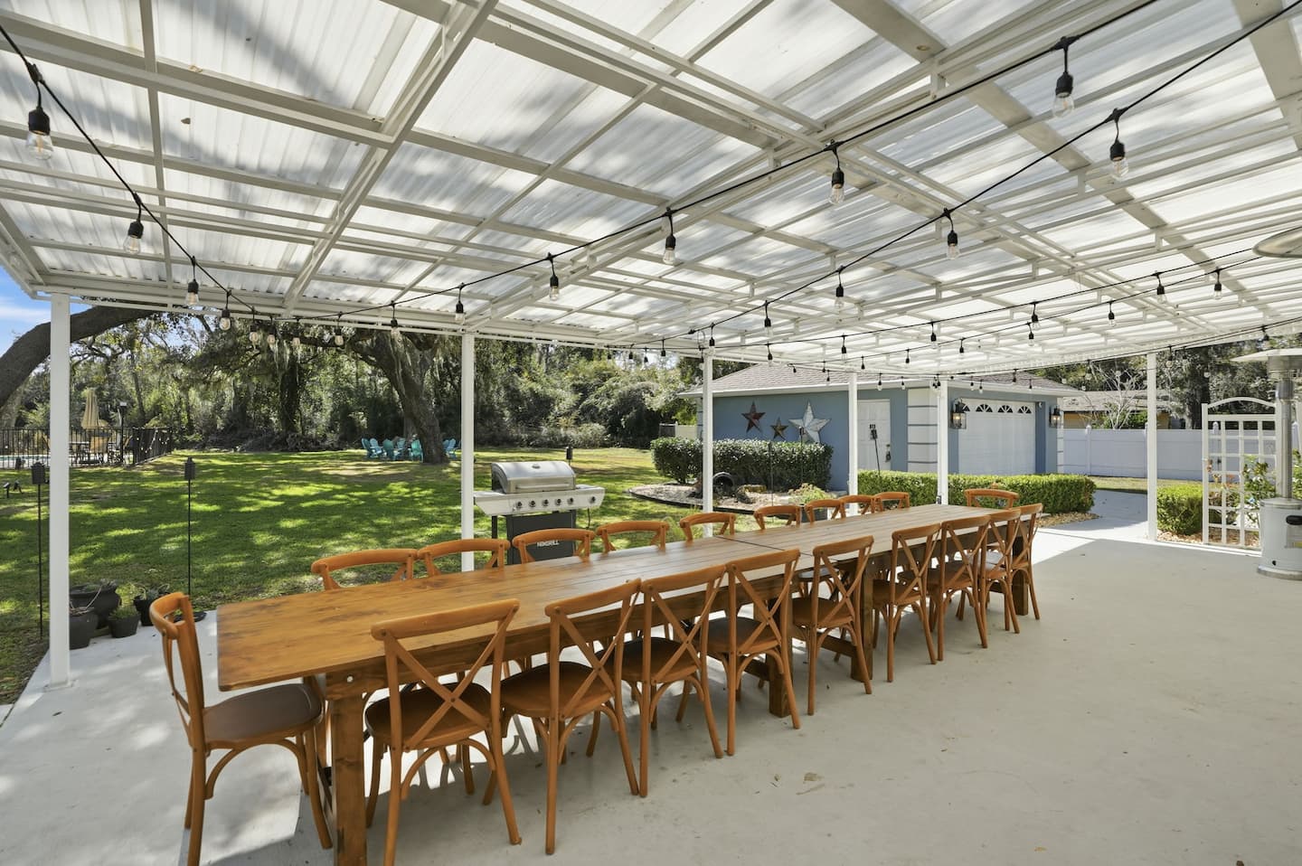 The covered patio by day — Lakeview Estate