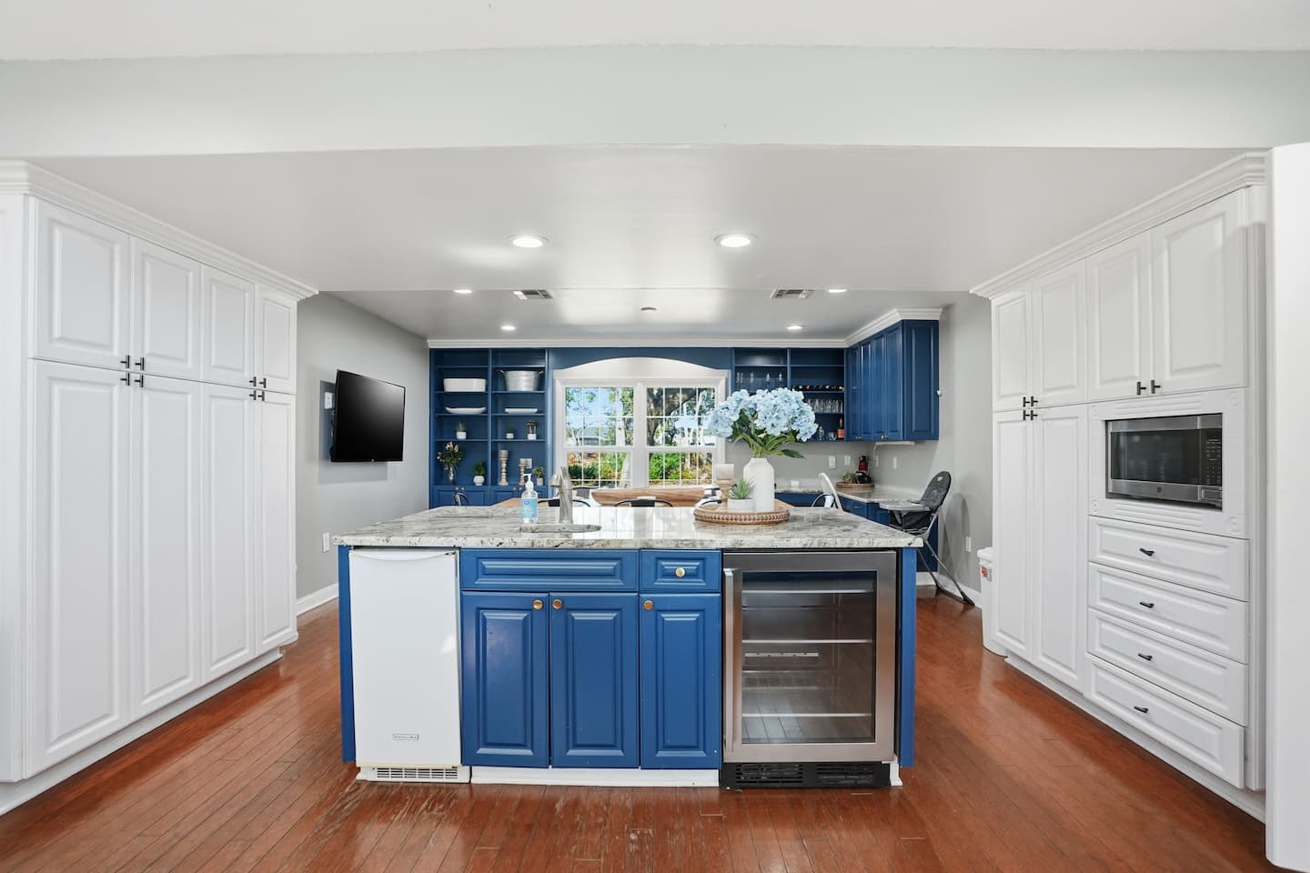 The kitchen — Lakeview Estate