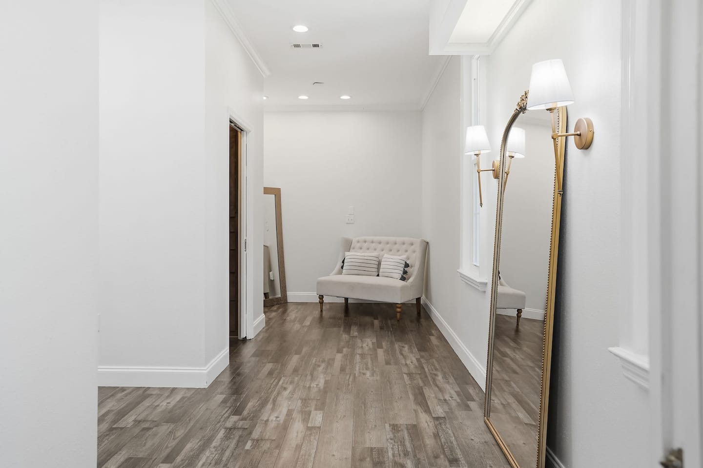 The dressing area — Lakeview Estate