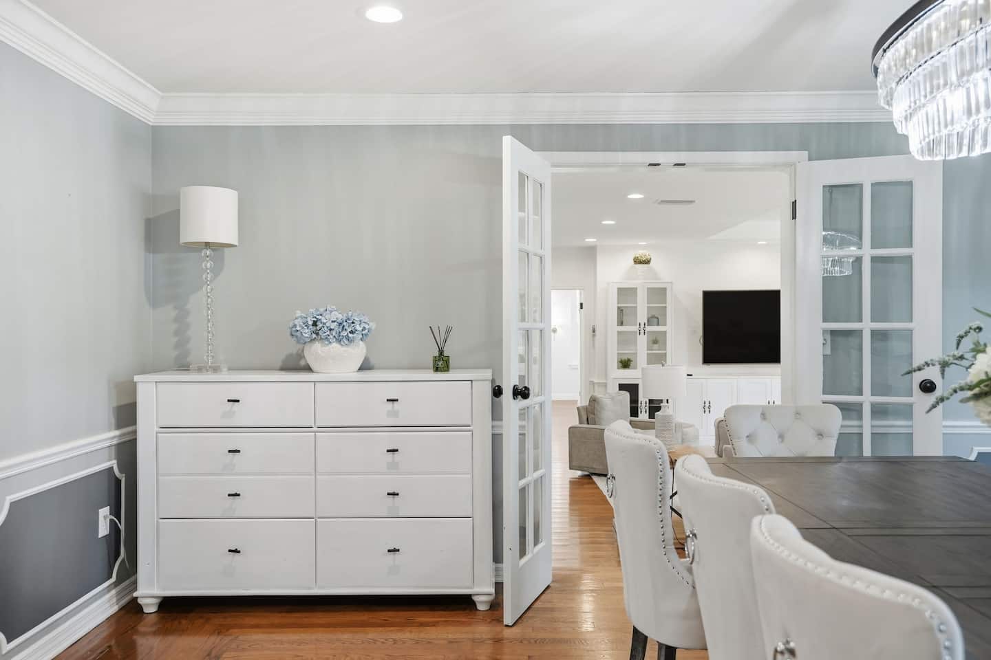 The dining room — Lakeview Estate
